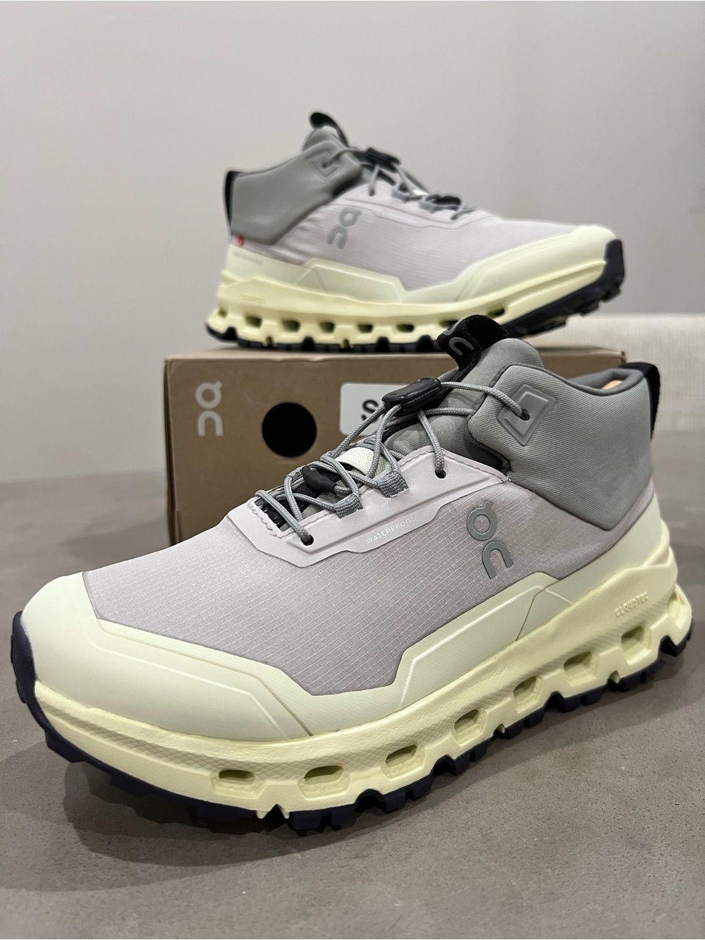 OC Cloudhero Mid Waterproof Shoes - Light Grey/Cream - Kids size 3.5/women’s 5
